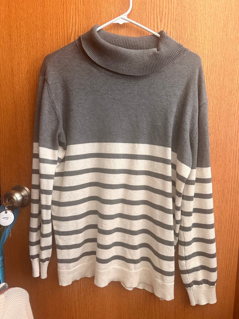 Cozy Casual Light Sweater Women’s Size Large